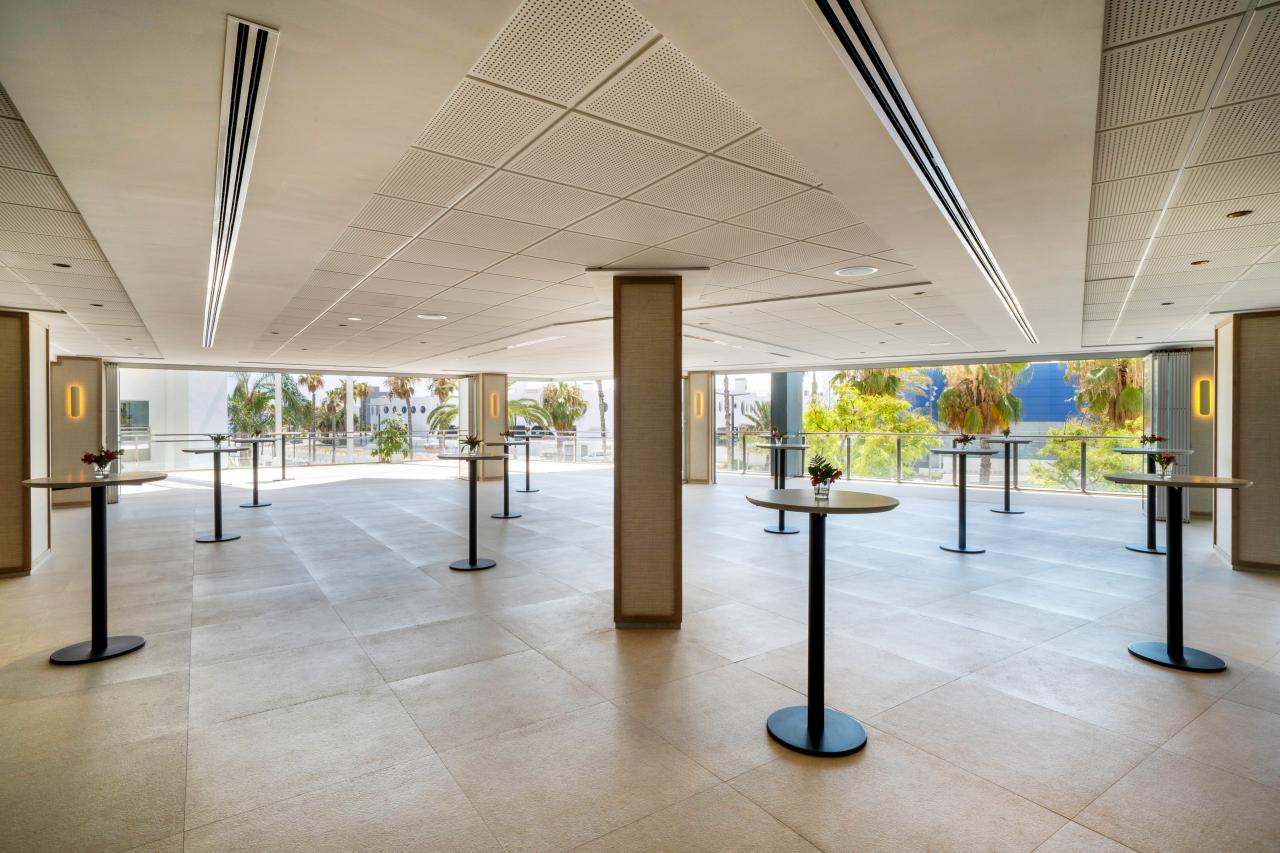 441cInnsideAlicantePortaMaris-COR_Pool_Terrace_Meeting_Room